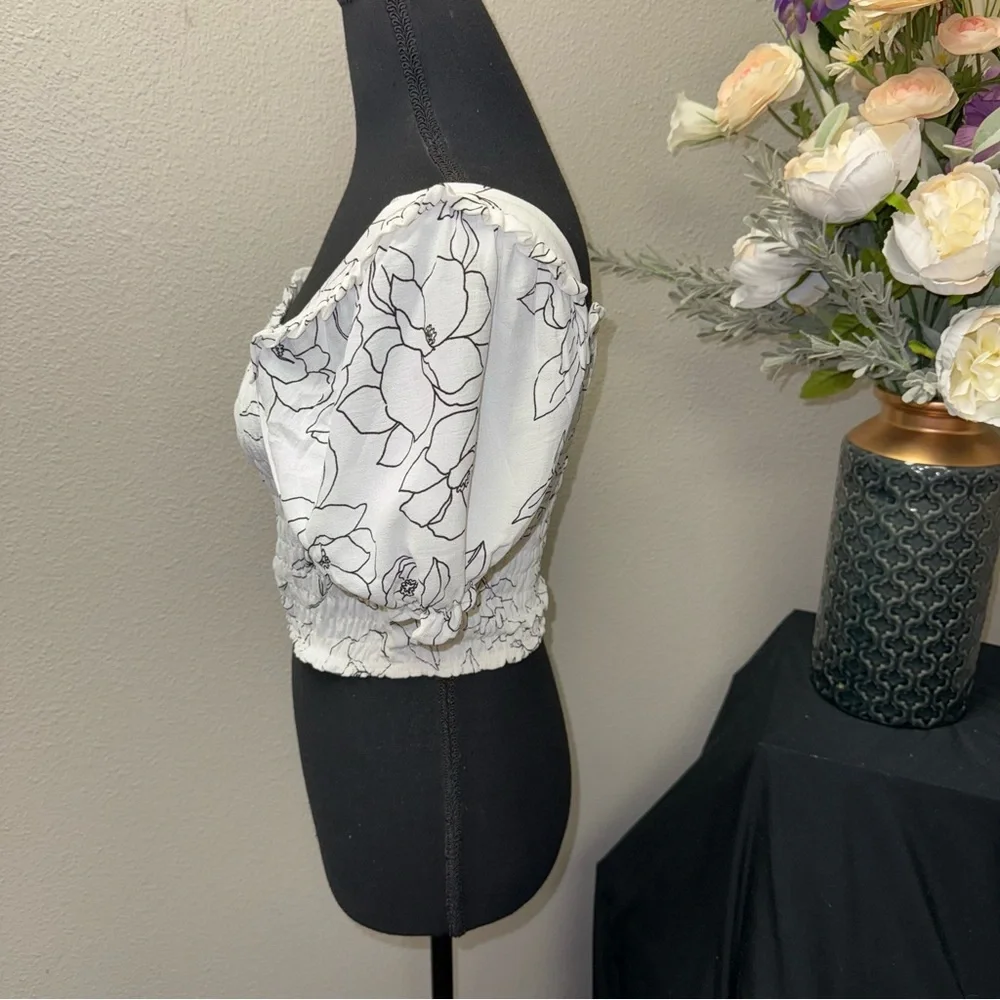 Monteau LA Smocked Puff Sleeve Crop Top White Floral Cottagecore - Picture 2 of 8